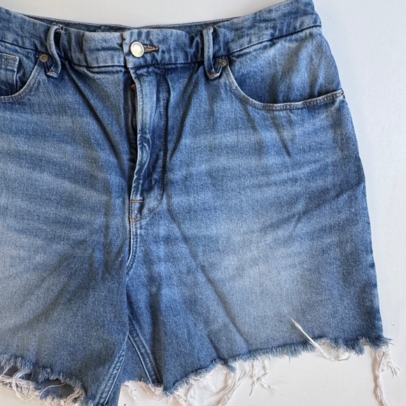 Good American Blue Jean Shorts 90s Icon Bermuda Jorts Size 14/32 - Picture 2 of 8